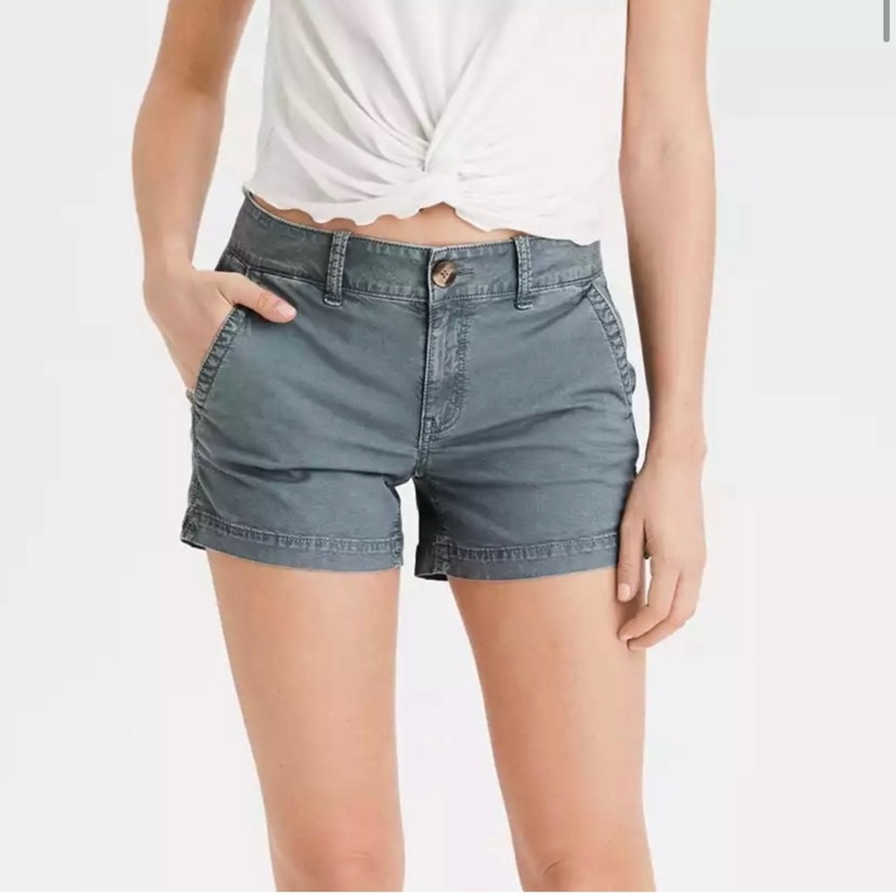 AEO Live Your Life Stretch Midi Shorts 7.5” Rise, Size 2 in Shrimp Pink.